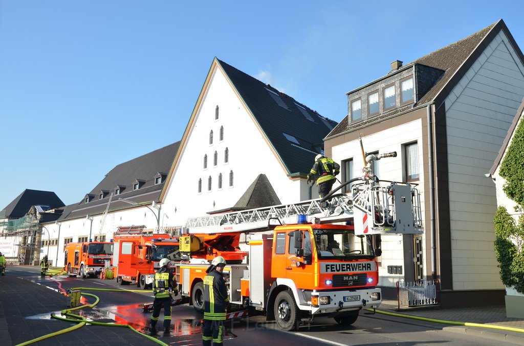 Feuer 3 Dachstuhlbrand Koeln Rath Heumar Gut Maarhausen Eilerstr P097.JPG